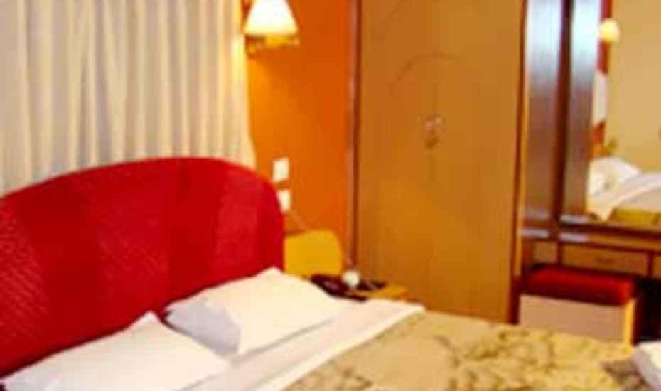 Hotel Dream Land Phulabāni Extérieur photo